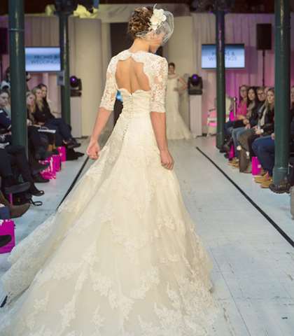 Brud klädd i Proms and Weddings