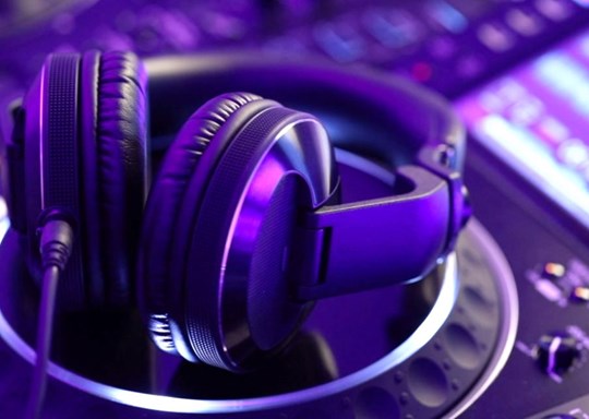 DJ Kent Larsen